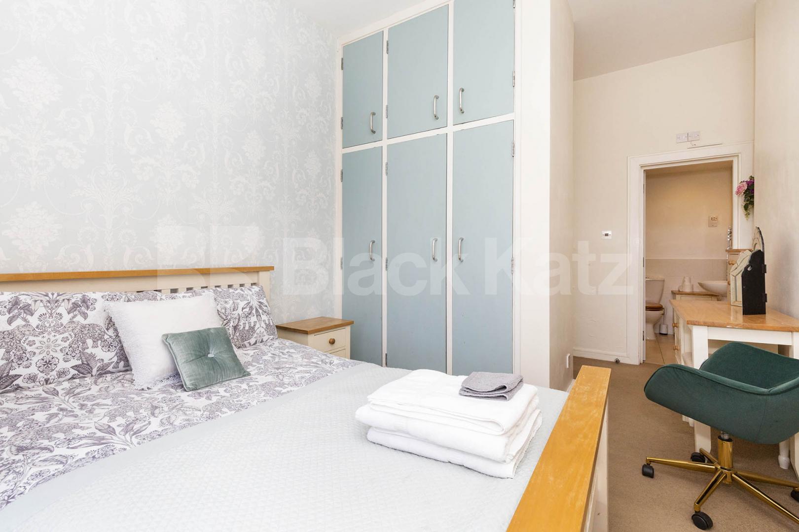 Super spacious two bed two bath apartment by Camden High St & Tube  Pratt Street, Camden